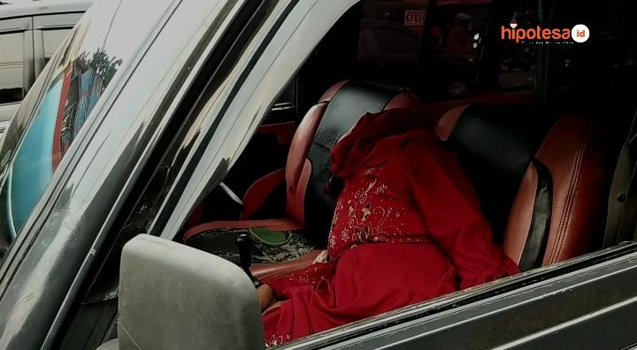 Seorang Ibu Meninggal Dunia di Dalam Angkot - Hipotesa